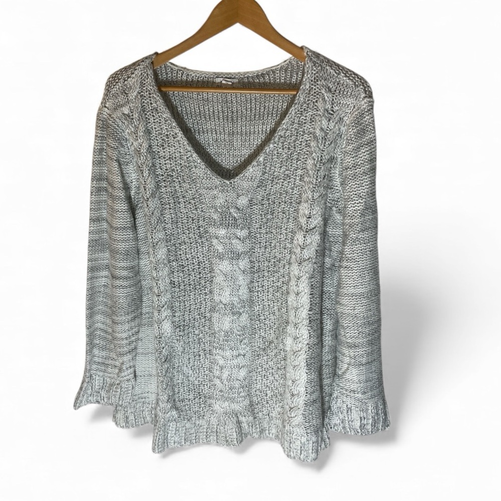 F7- Plus Size 3X Westport Light Gray V-Neck Cable Sweater